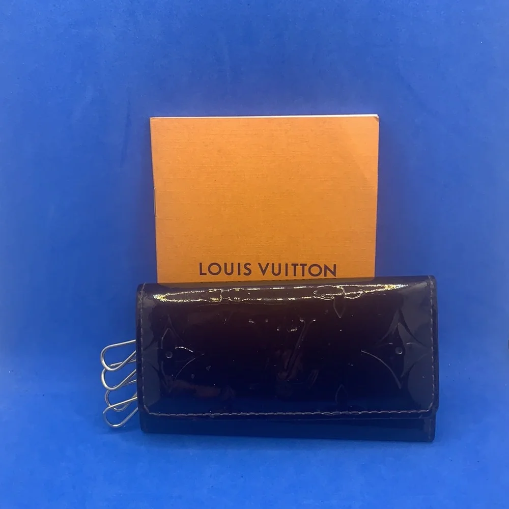 💜 💕 Louis Vuitton  Monogram Vernice signature‎ design LV Logo 6 key holder